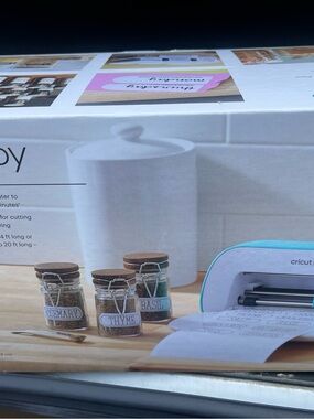 Cricut Craft Cutter in Teal and White